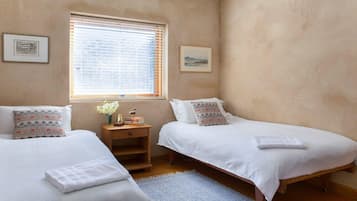 5 habitaciones, tabla de planchar con plancha, wifi y ropa de cama