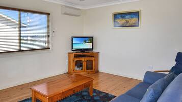 TV, DVD player