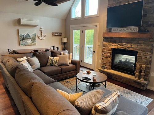 Nouveau! Lake Harmony Lodge / Accès au lac / Station de ski / Golf / Courses / Casinos