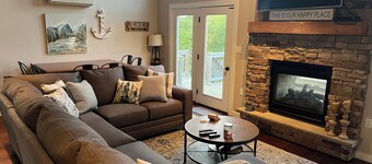 Location! Lake Views/Sleeps 22/Game Room/Sheets included!