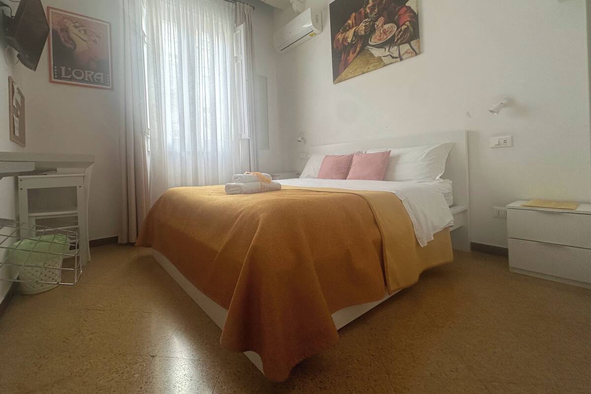 Economy Double Room Single Use, Private Bathroom | Premium bedding, down comforters, in-room safe, desk