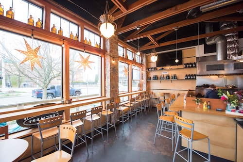 No Car Needed! Cozy Beacon Hill Apt by Light Rail, Stadiums, Downtown