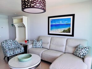 Smart TV, DVD player, video library - Beautiful Isla Verde Beachfront Condo with Incredible Views in Marbella Oeste! (Cangrejo Arriba)