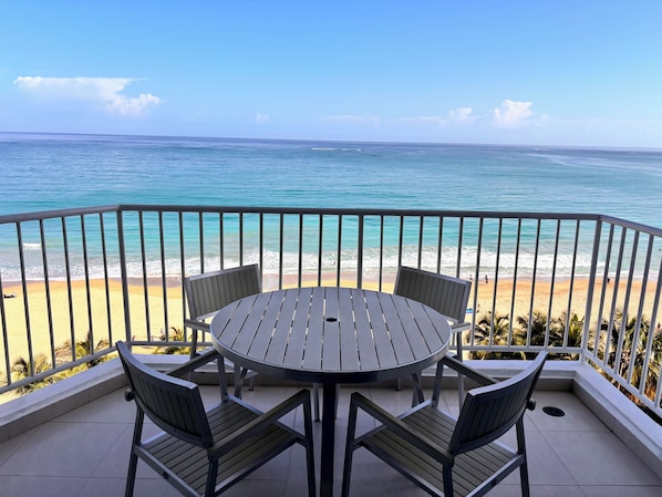 Outdoor dining - Beautiful Isla Verde Beachfront Condo with Incredible Views in Marbella Oeste! (Cangrejo Arriba)