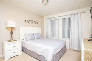 4 quartos, escrivaninha, ferros/tábuas de passar roupa, Wi-Fi