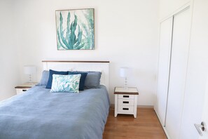 2 chambres, fer et planche à repasser, Wi-Fi gratuit, draps fournis