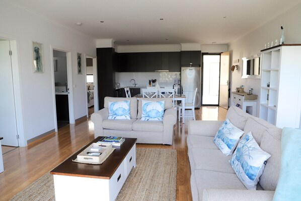 TV connectée, Netflix, livres, services de streaming