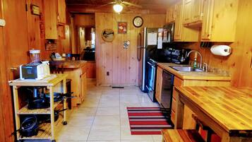 KĂŒhlschrank, Mikrowelle, Ofen, Herdplatte