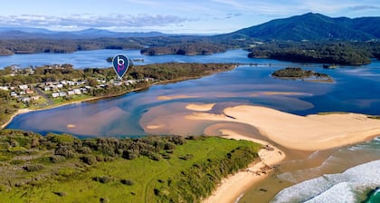 8 Lakeview Drive - Water views