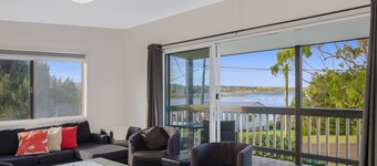 8 Lakeview Drive - Water views