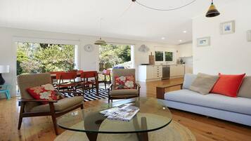TV, fireplace, stereo