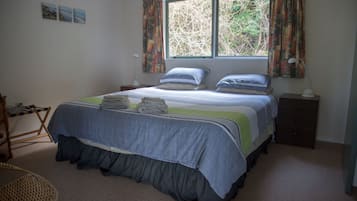 2 bedrooms, iron/ironing board, bed sheets