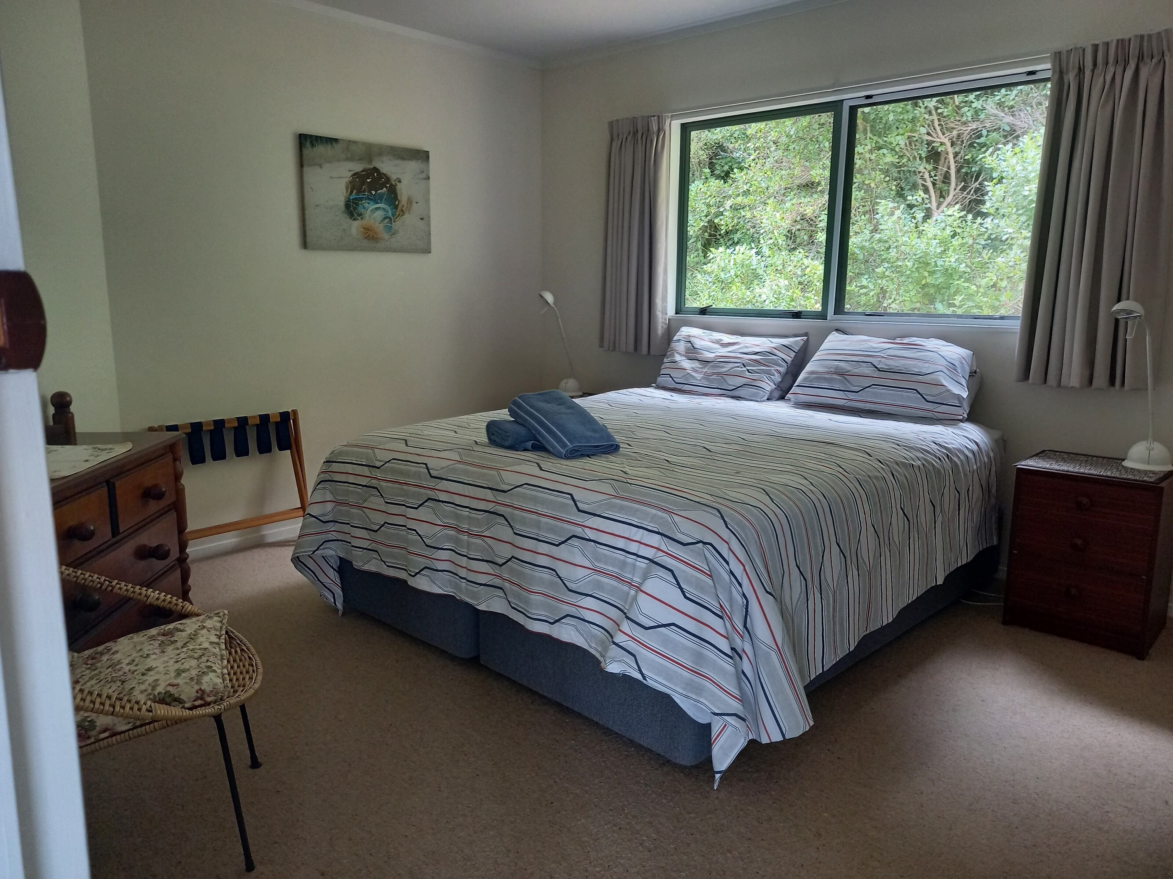 2 bedrooms, iron/ironing board, bed sheets