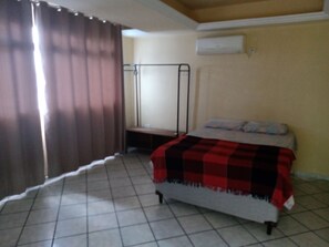 3 bedrooms, desk, free WiFi, bed sheets