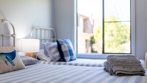 3 chambres, fer et planche à repasser, lit parapluie, draps fournis