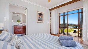 3 habitaciones, tabla de planchar con plancha y cuna de viaje 
