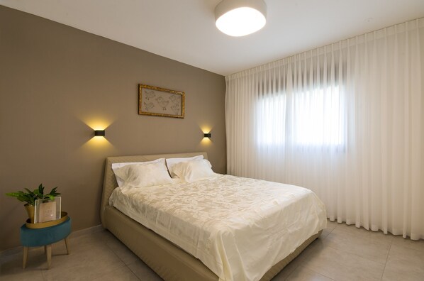 3 Schlafzimmer, schallisolierte Zimmer, WLAN, Bettwäsche