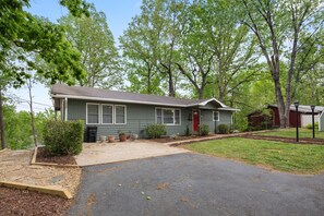 Exterior - Storm Ridge Retreat - Mr Lake Lure Vacation Rentals (Lake Lure)