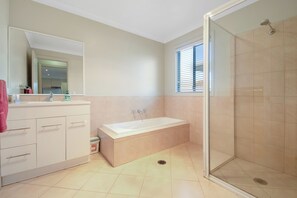 Combined shower/bathtub, hair dryer, towels, soap