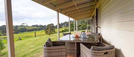 屋外ダイニングエリア