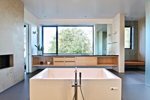 Interior - Award-winning ocean view luxury master suite. Perfect romantic retreat (Tiburon)