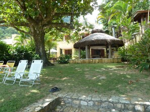 Terrace/patio - Paradise Foot-in-Sand Water Front with 16 beds (São Sebastião)