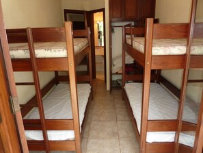 7 quartos, escrivaninha, Wi-Fi de cortesia
