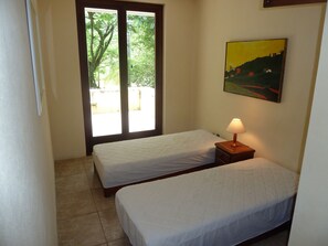 7 quartos, escrivaninha, Wi-Fi de cortesia