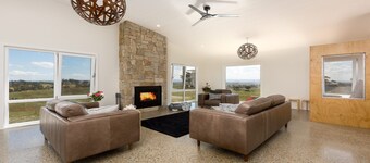 On a Hill – modern country home near Braidwood