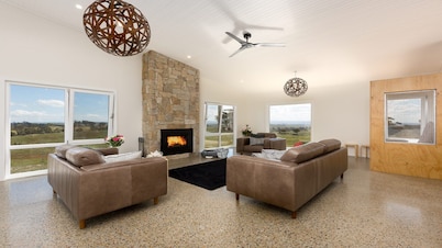 On a Hill – modern country home near Braidwood