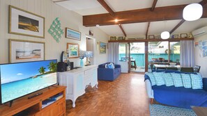 TV, DVD player, books - 25 Scenic Drive - Pet Friendly (BERMAGUI)