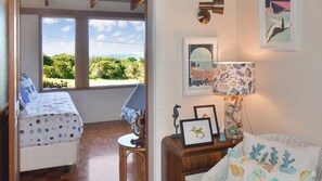 3 bedrooms, iron/ironing board, bed sheets - 25 Scenic Drive - Pet Friendly (BERMAGUI)