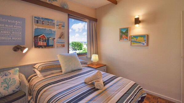 3 bedrooms, iron/ironing board, bed sheets