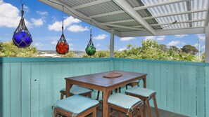 Outdoor dining - 25 Scenic Drive - Pet Friendly (BERMAGUI)