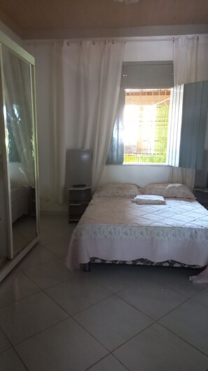 5 chambres, fer et planche à repasser, Wi-Fi gratuit