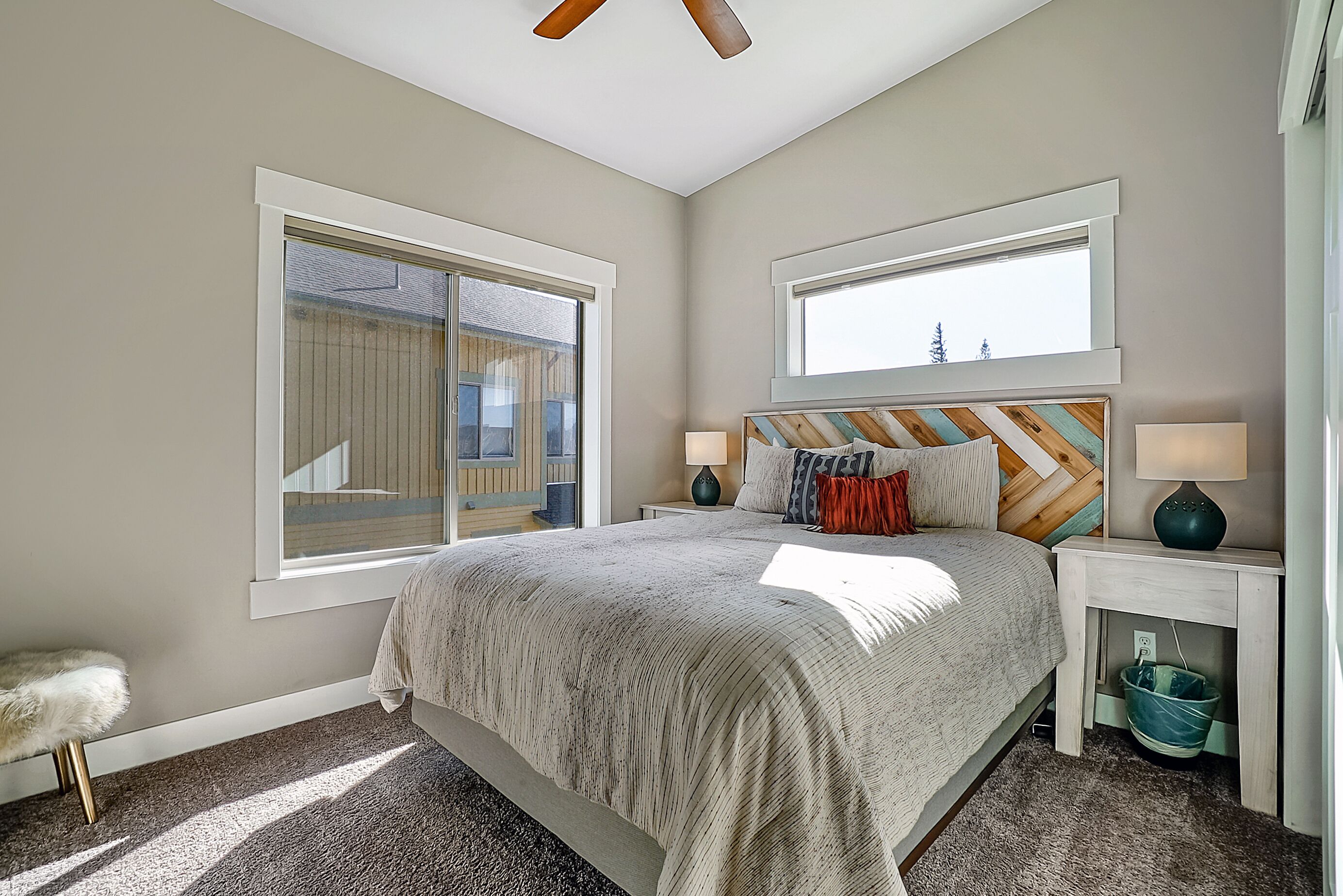 4 bedrooms, memory foam beds, desk, free WiFi