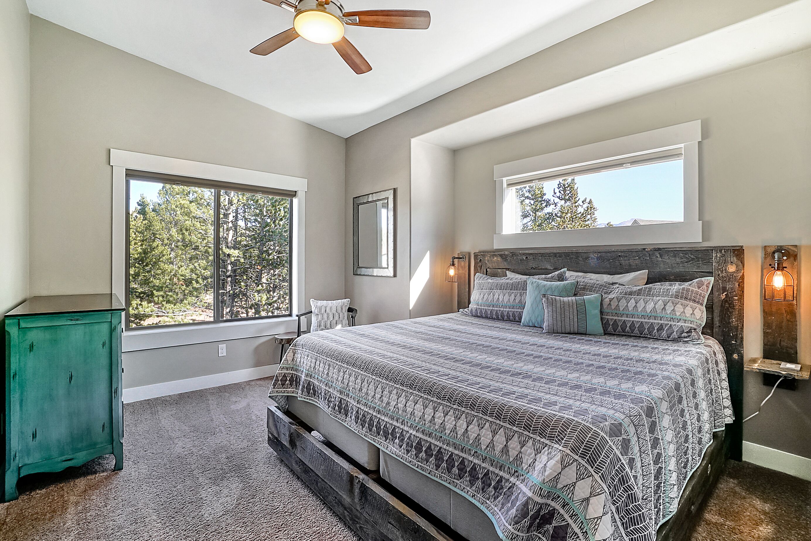4 bedrooms, memory-foam beds, desk, free WiFi