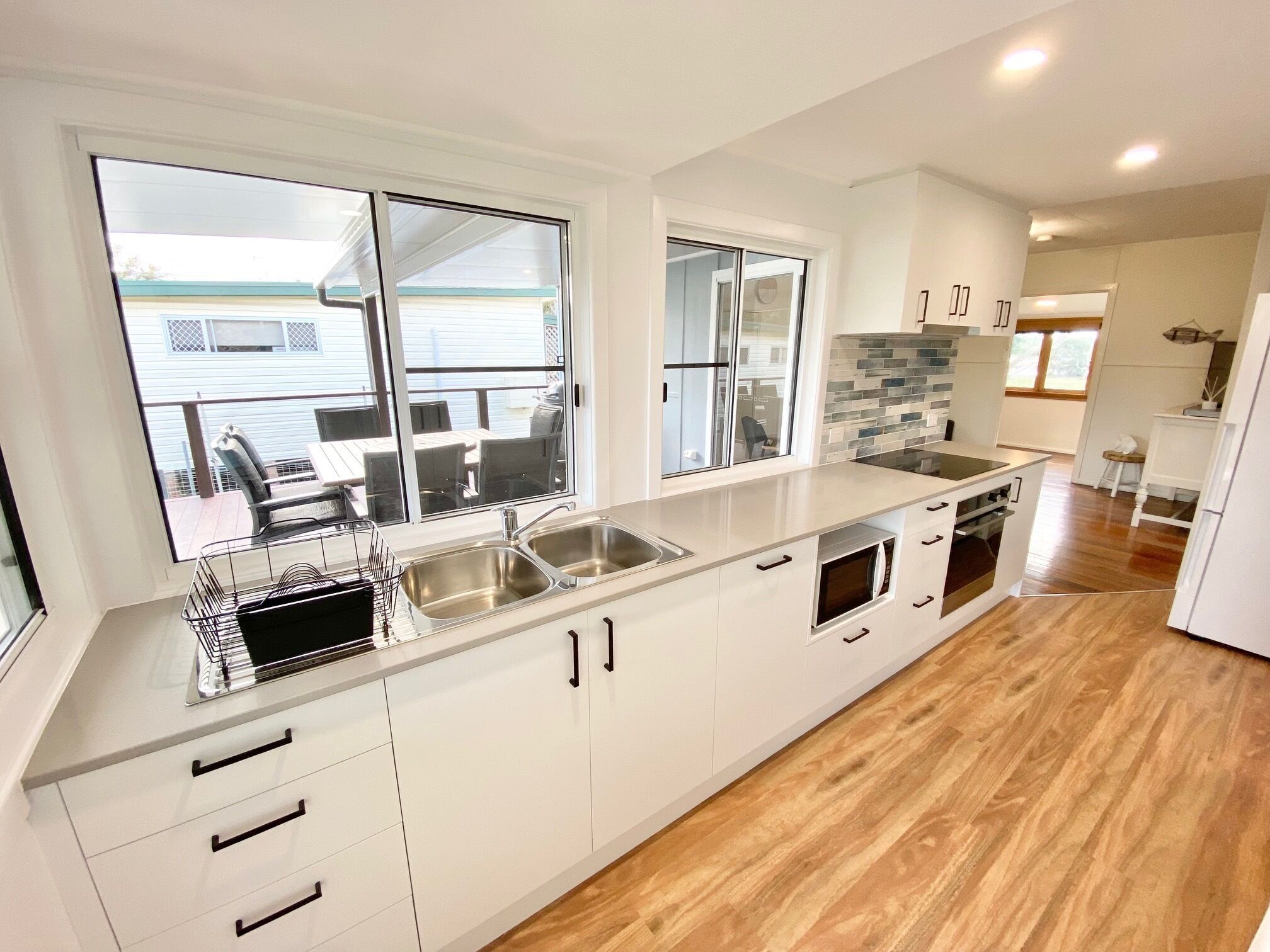 冰箱、微波炉、烤箱、炉灶