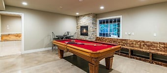 7 bedroom Secluded Luxury Home.. 
