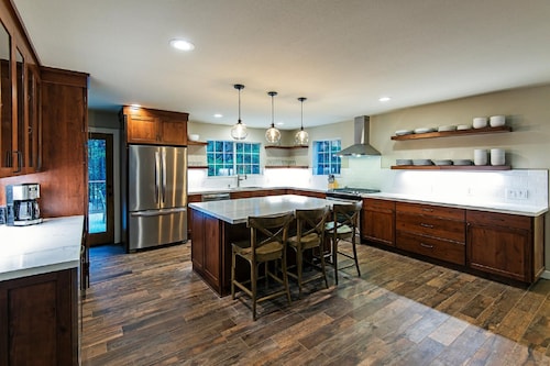 7 bedroom Secluded Luxury Home..