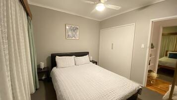 3 bedrooms, desk, iron/ironing board, free WiFi