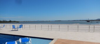 Flat between sea and lagoon