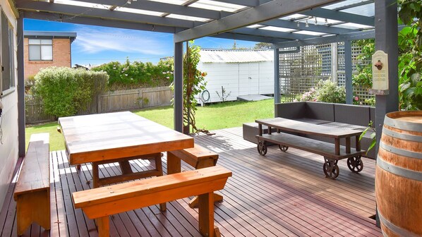 Outdoor dining - 12 Barragoot Street - Top location (BERMAGUI)