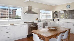 Fridge, microwave, oven, dishwasher - 12 Barragoot Street - Top location (BERMAGUI)