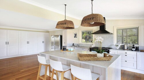 Duncraig House –open fireplace, spa, pet friendly