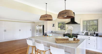 Duncraig House –open fireplace, spa, pet friendly