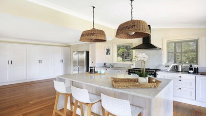 Duncraig House –open fireplace, spa, pet friendly