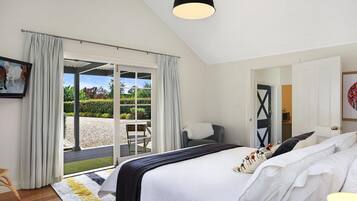 6 bedrooms, iron/ironing board, travel cot, WiFi