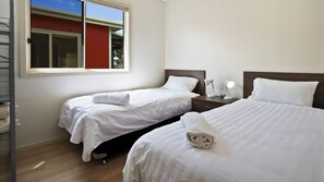 2 chambres, fer et planche Ă repasser, draps fournis