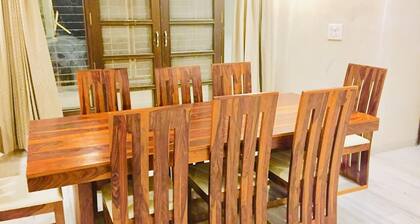 Cheerful, Spacious Private Apt in ★ location